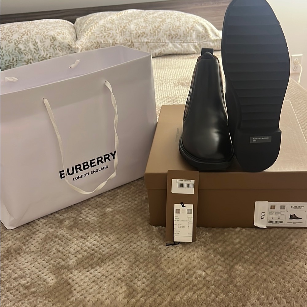 Burberry Men's Black Leather Shoes